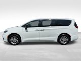 Used 2024 Chrysler Pacifica Touring-L image 2