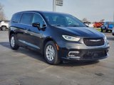 New 2025 Chrysler Pacifica Select image 2