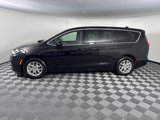 Used 2025 Chrysler Pacifica Select image 2