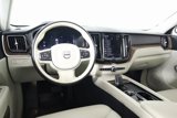Used 2022 Volvo XC60 B5 Momentum image 2