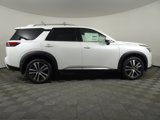New 2025 Nissan Pathfinder Platinum image 2