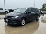 Used 2022 Chrysler Voyager LX image 6