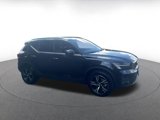 Used 2024 Volvo XC40 B5 Core image 2
