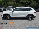 Used 2023 Volkswagen Taos SE w/ Panoramic Sunroof Package image 2