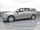 New 2025 Chrysler Pacifica Select image 2