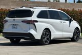 Used 2025 Toyota Sienna Platinum image 4