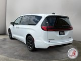 Used 2024 Chrysler Pacifica Limited image 3