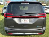 Used 2023 Chrysler Pacifica Touring-L image 3