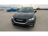 Used 2023 Chrysler Pacifica Touring-L image 3