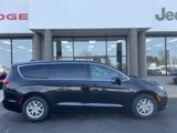 New 2025 Chrysler Pacifica Select image 2