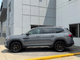 New 2025 Volkswagen Atlas Peak Edition SE image 2