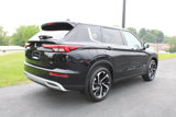 Used 2024 Mitsubishi Outlander SE image 3
