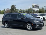 Used 2022 Chrysler Pacifica Touring image 2