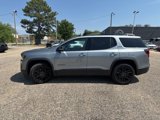 Used 2023 GMC Acadia SLE w/ Driver Convenience Package image 2