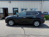 Used 2018 Nissan Rogue SV image 3