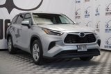 Used 2023 Toyota Highlander XLE image 2