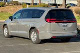 New 2025 Chrysler Pacifica Select image 5