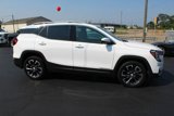 Used 2022 GMC Terrain SLT image 3