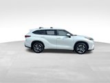 Used 2022 Toyota Highlander XLE image 4