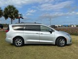 Used 2023 Chrysler Pacifica Limited image 3