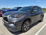 Used 2024 Toyota Highlander XLE image 2
