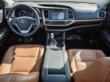 Used 2019 Toyota Highlander Limited image 2