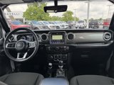 Used 2023 Jeep Gladiator Overland image 3