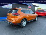 Used 2017 Nissan Rogue SV w/ SV Premium Package image 5