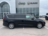 New 2025 Chrysler Pacifica Select image 2