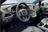 New 2025 Chrysler Pacifica Select image 2