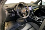 Certified 2025 Porsche Macan image 4