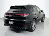 Used 2025 Porsche Cayenne image 4