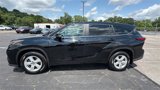 Used 2023 Toyota Highlander LE image 2