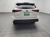 Used 2021 Toyota Highlander LE image 6