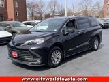 Used 2025 Toyota Sienna XLE w/ XLE Plus Package image 4
