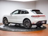 Certified 2025 Porsche Macan image 3