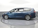 New 2025 Chrysler Pacifica Select image 3