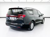 Used 2022 Chrysler Pacifica Touring-L image 4