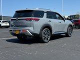 New 2025 Nissan Pathfinder Platinum image 3