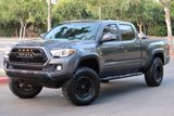 Used 2017 Toyota Tacoma TRD Off-Road image 2