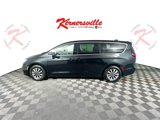 Used 2023 Chrysler Pacifica Touring-L image 4
