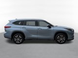Used 2022 Toyota Highlander XLE image 2