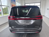 Used 2023 Chrysler Pacifica Limited image 4