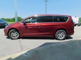 Used 2023 Chrysler Pacifica Touring-L image 6