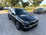 Used 2022 Toyota Highlander XLE image 3