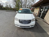 Used 2016 Chrysler Town & Country Touring w/ Driver Convenience Group image 4