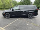 New 2025 Chrysler Pacifica Limited image 2