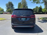 Used 2024 Chrysler Pacifica Limited image 5