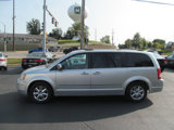 Used 2008 Chrysler Town & Country Limited image 2
