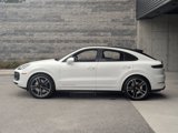 Used 2022 Porsche Cayenne Turbo image 2